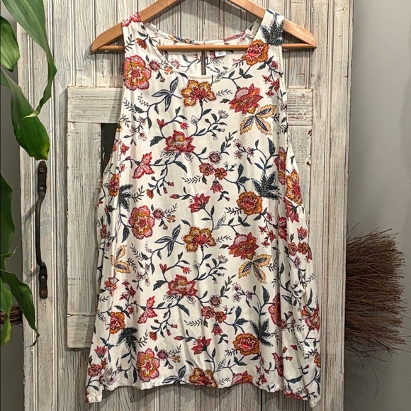 Old Navy Tops - Old Navy Floral Tank Top Button Closure Size XXL EUC Like New
